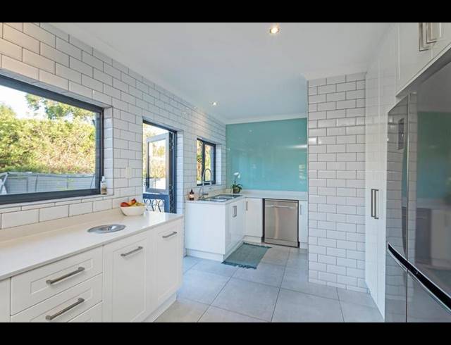 5 BEDROOM HOUSE FOR SALE IN SCHOONGEZICHT